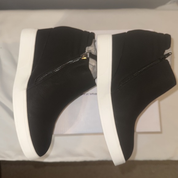 Brand - Shein. Black casual platform wedge sneaker booties - Picture 4 of 5